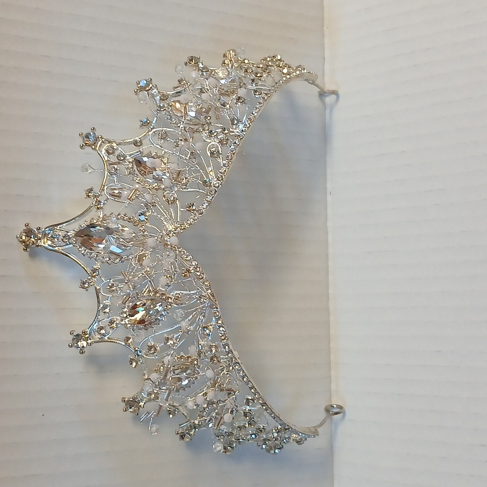 Tiara rhinestone and crystal
